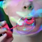 Kan sæbebobler bruges som legetøj til børn?